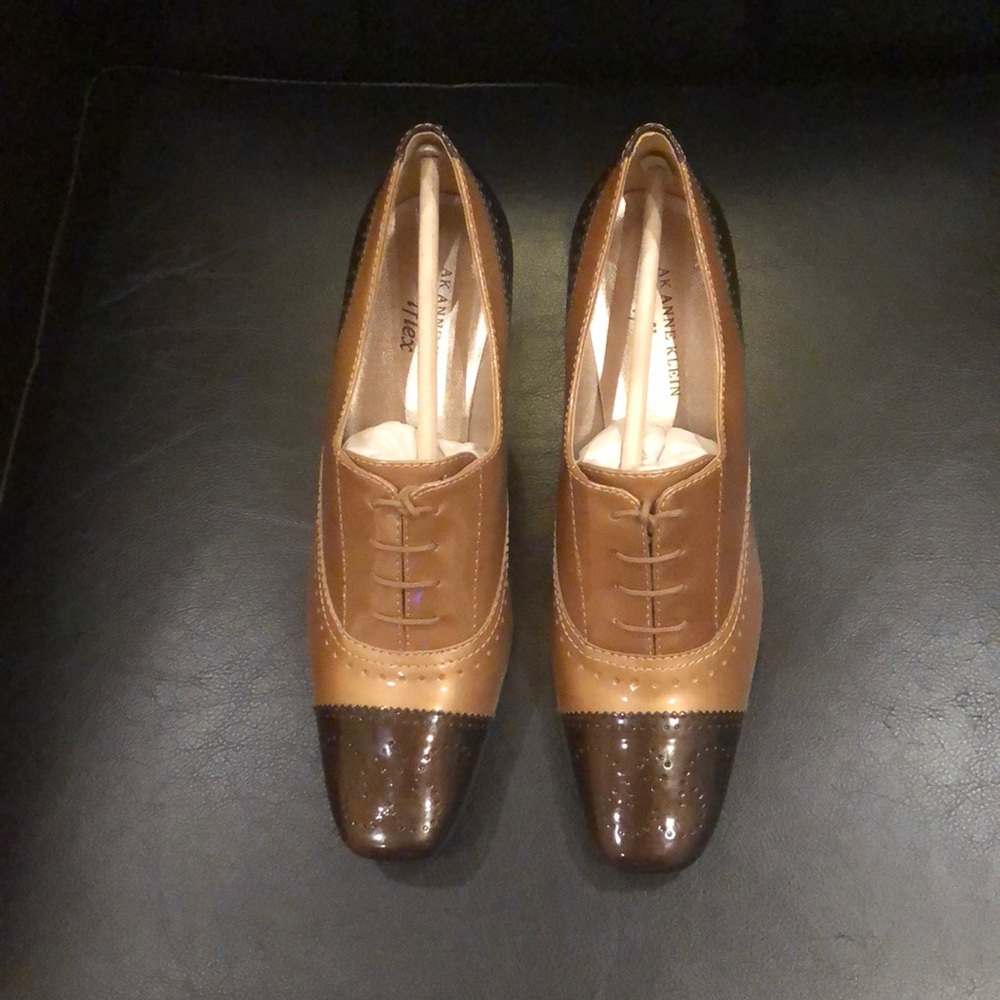 Brown & Tan chic Oxford.